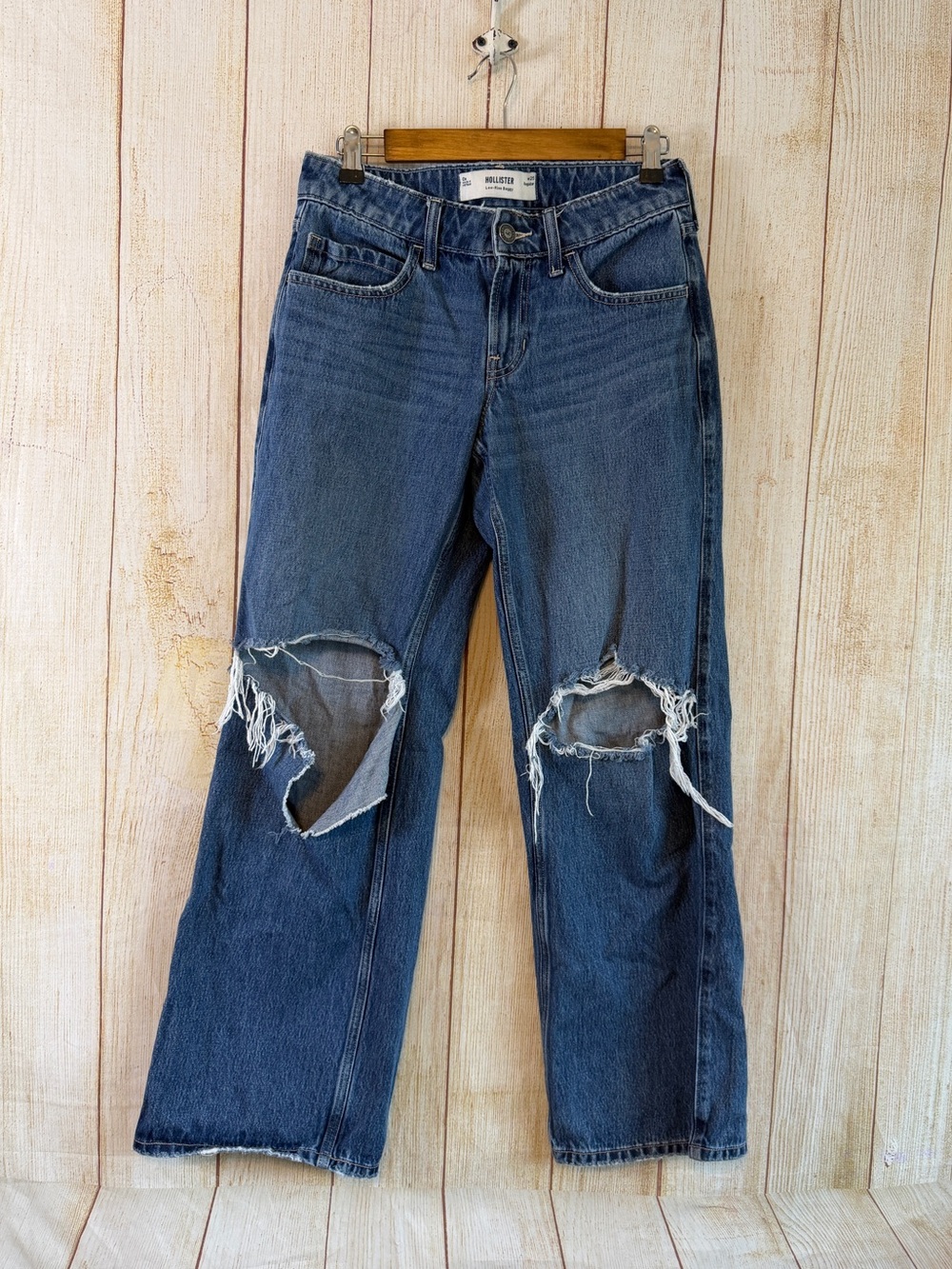 Hollister Low-Rise Baggy Distressed Jeans | W25 Regular